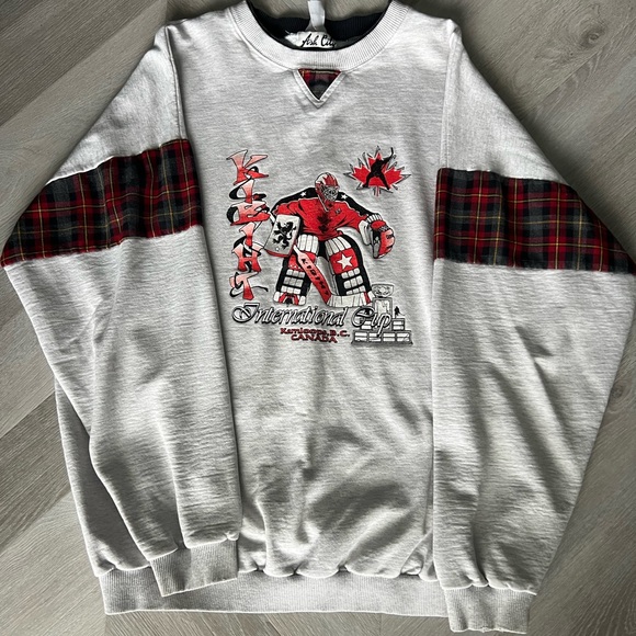 Vintage Y2K Crewneck - Picture 2 of 3
